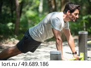 sweaty determined sportsman doing push-ups. Стоковое фото, агентство Ingram Publishing / Фотобанк Лори