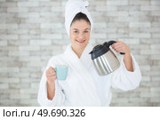 beautiful girl in bathrobe with a cup of tea. Стоковое фото, агентство Ingram Publishing / Фотобанк Лори