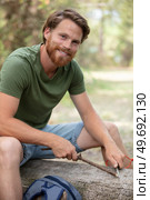 skillful man whittling pole in forest. Стоковое фото, агентство Ingram Publishing / Фотобанк Лори