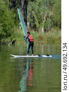 guy doing windsurf in the lake. Стоковое фото, агентство Ingram Publishing / Фотобанк Лори