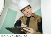 building estimator doing the survey. Стоковое фото, агентство Ingram Publishing / Фотобанк Лори