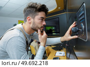 a security man is looking. Стоковое фото, агентство Ingram Publishing / Фотобанк Лори
