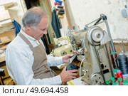 a shoemaker is adjusting heels. Стоковое фото, агентство Ingram Publishing / Фотобанк Лори