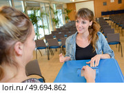 a woman giving an opinion. Стоковое фото, агентство Ingram Publishing / Фотобанк Лори