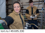 employees using industrial machinery at factory. Стоковое фото, агентство Ingram Publishing / Фотобанк Лори