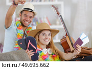 young couple of cute teenagers ready for holidays. Стоковое фото, агентство Ingram Publishing / Фотобанк Лори