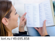 young woman reading book in library. Стоковое фото, агентство Ingram Publishing / Фотобанк Лори