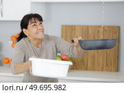 mature woman suffering water leaks at home. Стоковое фото, агентство Ingram Publishing / Фотобанк Лори