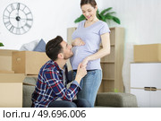 caring husband making gift to pregnant wife. Стоковое фото, агентство Ingram Publishing / Фотобанк Лори