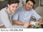 young man learning to fix a drone. Стоковое фото, агентство Ingram Publishing / Фотобанк Лори
