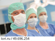 portrait of surgeons standing in operation room at the hospital. Стоковое фото, агентство Ingram Publishing / Фотобанк Лори
