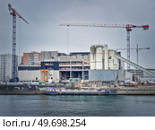 Busy building site near Seine river with cranes working and a barge on the water, Asnieres, Paris, France. Стоковое фото, агентство Ingram Publishing / Фотобанк Лори