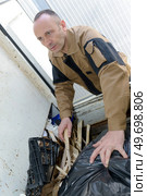 man carrying garbage bag at dump. Стоковое фото, агентство Ingram Publishing / Фотобанк Лори