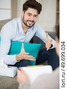 competent psychologist sitting opposite his patient. Стоковое фото, агентство Ingram Publishing / Фотобанк Лори