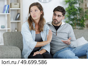 unhappy couple arguing on the couch at home. Стоковое фото, агентство Ingram Publishing / Фотобанк Лори