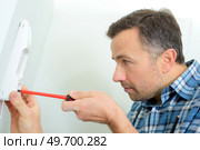 Attaching an intercom system. Стоковое фото, агентство Ingram Publishing / Фотобанк Лори