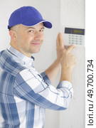 technician working on setting panel. Стоковое фото, агентство Ingram Publishing / Фотобанк Лори