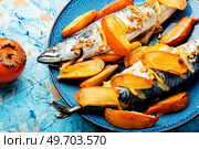 Appetizing mackerel fish roasted in persimmon fruit sauce.. Scomber fish baked with fruits. Стоковое фото, агентство Ingram Publishing / Фотобанк Лори