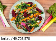 Warm salad of stewed chard, beetroot and carrots with pumpkin seeds. Healthy nutrition. Healthy sauteed swiss chard with vegetables. Стоковое фото, агентство Ingram Publishing / Фотобанк Лори