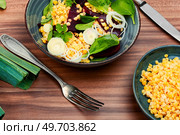 Vegetarian salad with beetroot, lentils, onions and herbs. Low calorie salad.. Lentil healthy salad. Стоковое фото, агентство Ingram Publishing / Фотобанк Лори