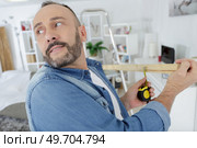 man doing diy at home. Стоковое фото, агентство Ingram Publishing / Фотобанк Лори
