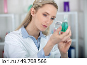attractive young phd student scientist observing the color shift. Стоковое фото, агентство Ingram Publishing / Фотобанк Лори