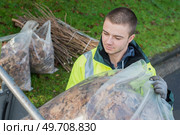 portrait of dustman cleans the street. Редакционное фото, агентство Ingram Publishing / Фотобанк Лори