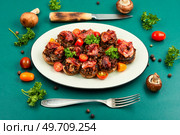 Appetizing champignon mushrooms caps stuffed with minced meat and bacon.. Baked filled mushrooms. Стоковое фото, агентство Ingram Publishing / Фотобанк Лори