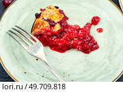 Summer open pie with red currants and gooseberries. Slice of fruit pie.. Slice of fruit pie on the kitchen table. Стоковое фото, агентство Ingram Publishing / Фотобанк Лори