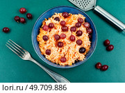 Homemade salad of grated carrots and gooseberries. Top view.. Fresh carrot salad. Стоковое фото, агентство Ingram Publishing / Фотобанк Лори