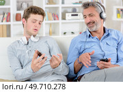 two men listening to the music. Стоковое фото, агентство Ingram Publishing / Фотобанк Лори