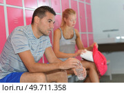 young couple sitting in gyms locker room. Стоковое фото, агентство Ingram Publishing / Фотобанк Лори