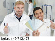 painters on color swatches choice. Стоковое фото, агентство Ingram Publishing / Фотобанк Лори