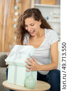 elegant woman received parcel at home. Стоковое фото, агентство Ingram Publishing / Фотобанк Лори