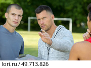 a coach talking to sportsman. Стоковое фото, агентство Ingram Publishing / Фотобанк Лори