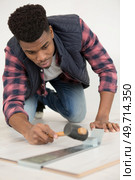 a man during pose of parquet. Стоковое фото, агентство Ingram Publishing / Фотобанк Лори