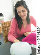 female using an electronic nail dryer. Стоковое фото, агентство Ingram Publishing / Фотобанк Лори
