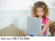 Girl using a digital tablet. Стоковое фото, агентство Ingram Publishing / Фотобанк Лори