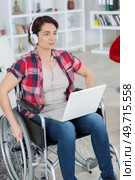 enjoying lifes positive things despite severe handicap. Стоковое фото, агентство Ingram Publishing / Фотобанк Лори
