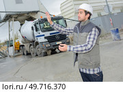 construction expert at cement plant giving stop sign gesture. Стоковое фото, агентство Ingram Publishing / Фотобанк Лори