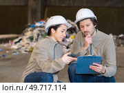 workers on recycling of plant. Стоковое фото, агентство Ingram Publishing / Фотобанк Лори