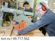 young man and senior on woodwork apprenticeship. Стоковое фото, агентство Ingram Publishing / Фотобанк Лори