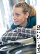portrait of confident female worker in factory. Стоковое фото, агентство Ingram Publishing / Фотобанк Лори