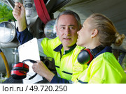 airplane service crew repairing plane. Стоковое фото, агентство Ingram Publishing / Фотобанк Лори