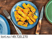 Delicious baked corn with spices and herbs in a plate. Vegetarian food.. Tasty baked corn. Стоковое фото, агентство Ingram Publishing / Фотобанк Лори