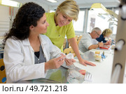molding fake dental teeth. Стоковое фото, агентство Ingram Publishing / Фотобанк Лори