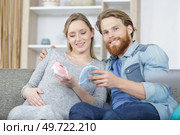 young family in anticipation of the birth of the child. Стоковое фото, агентство Ingram Publishing / Фотобанк Лори
