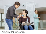worried disabled woman in hospital with husband. Стоковое фото, агентство Ingram Publishing / Фотобанк Лори