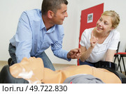 paramedic during defibrillator cpr training. Стоковое фото, агентство Ingram Publishing / Фотобанк Лори