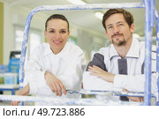 man and woman renovate their room. Стоковое фото, агентство Ingram Publishing / Фотобанк Лори